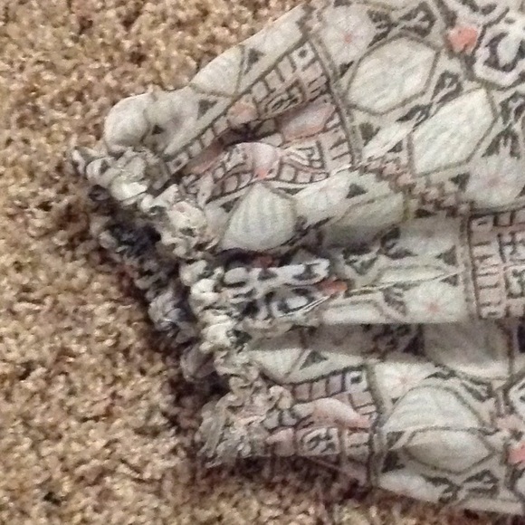 Max Studio Edit Cold Shoulder Top - Picture 5 of 8